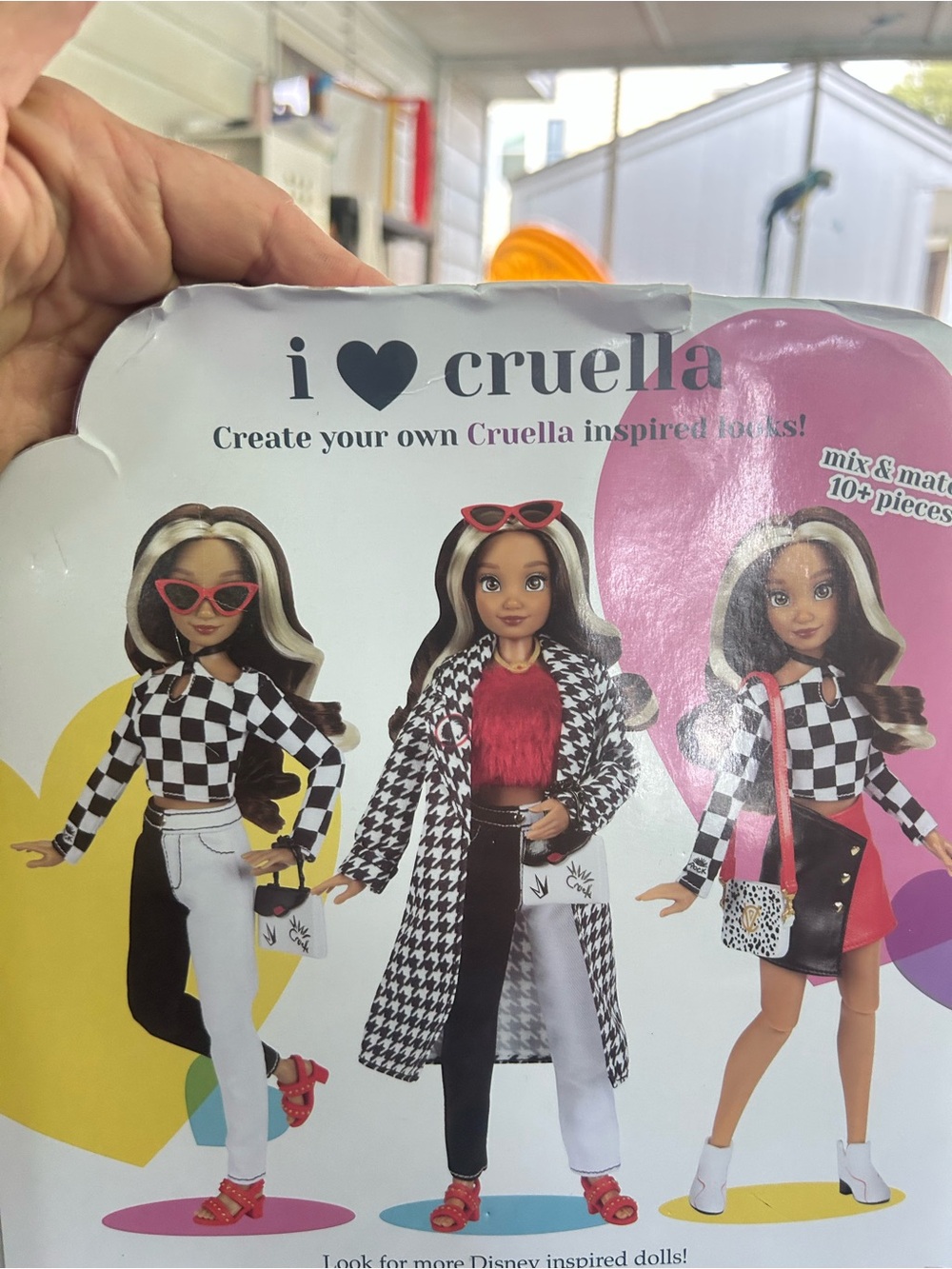 Disney ILY Cruella Fashion Doll - Black, White & Red - Picture 7 of 12